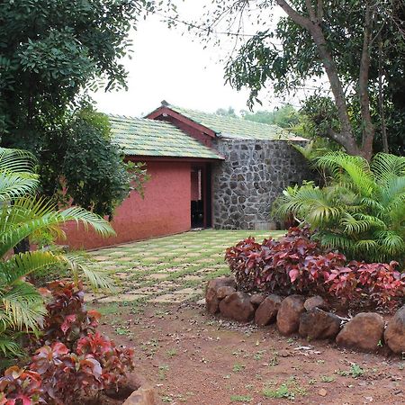 Cherilyn Monta Resort - Ratnagiri Vatul Bagian luar foto