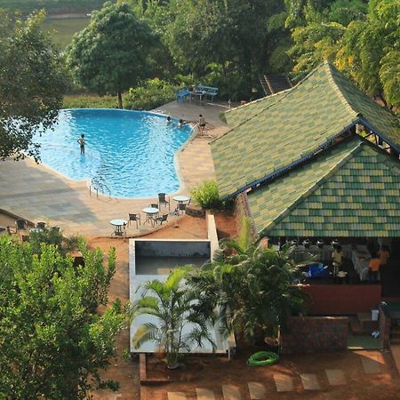 Cherilyn Monta Resort - Ratnagiri Vatul Bagian luar foto