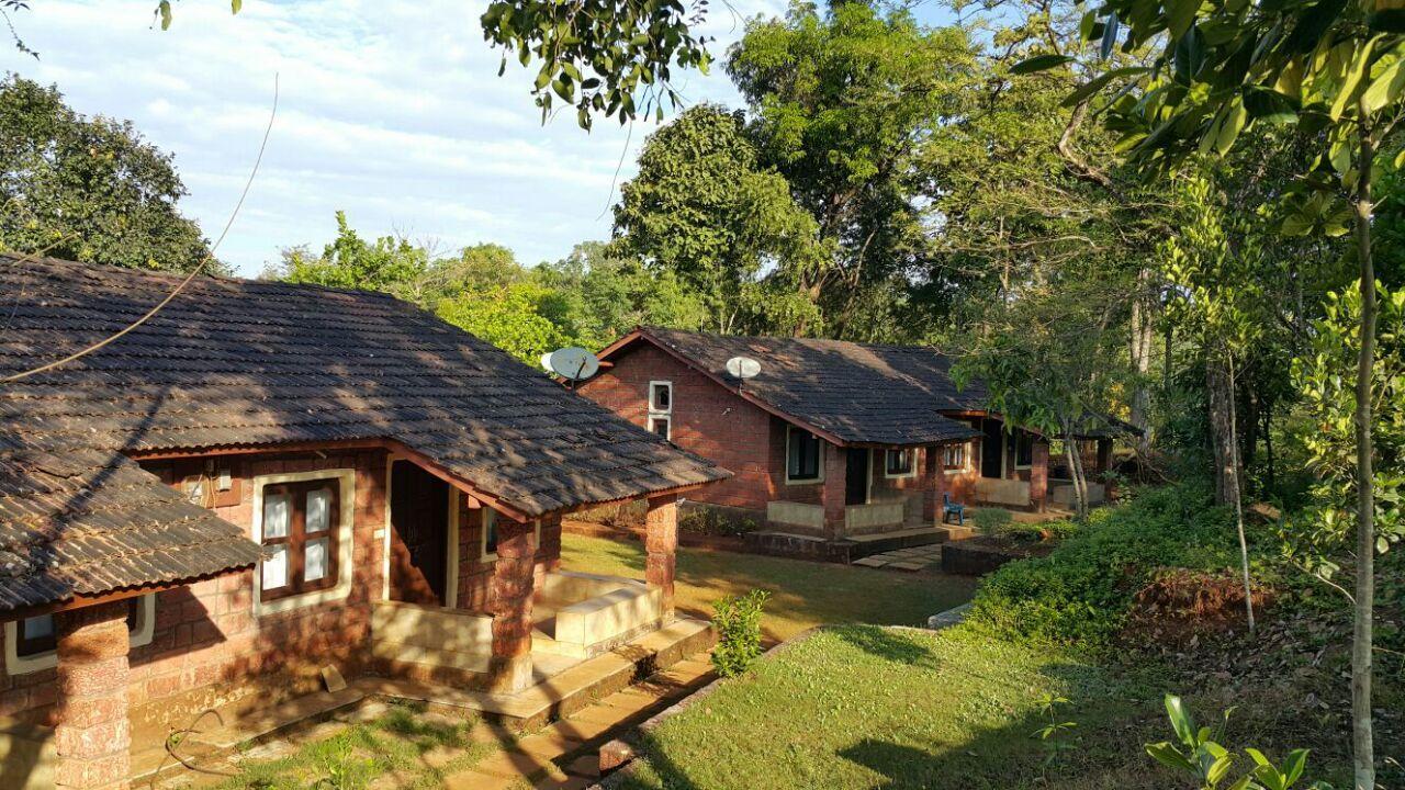 Cherilyn Monta Resort - Ratnagiri Vatul Bagian luar foto