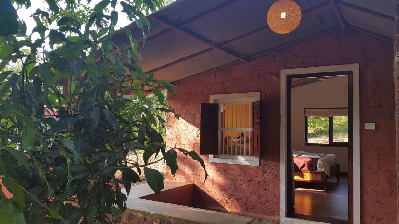 Cherilyn Monta Resort - Ratnagiri Vatul Bagian luar foto