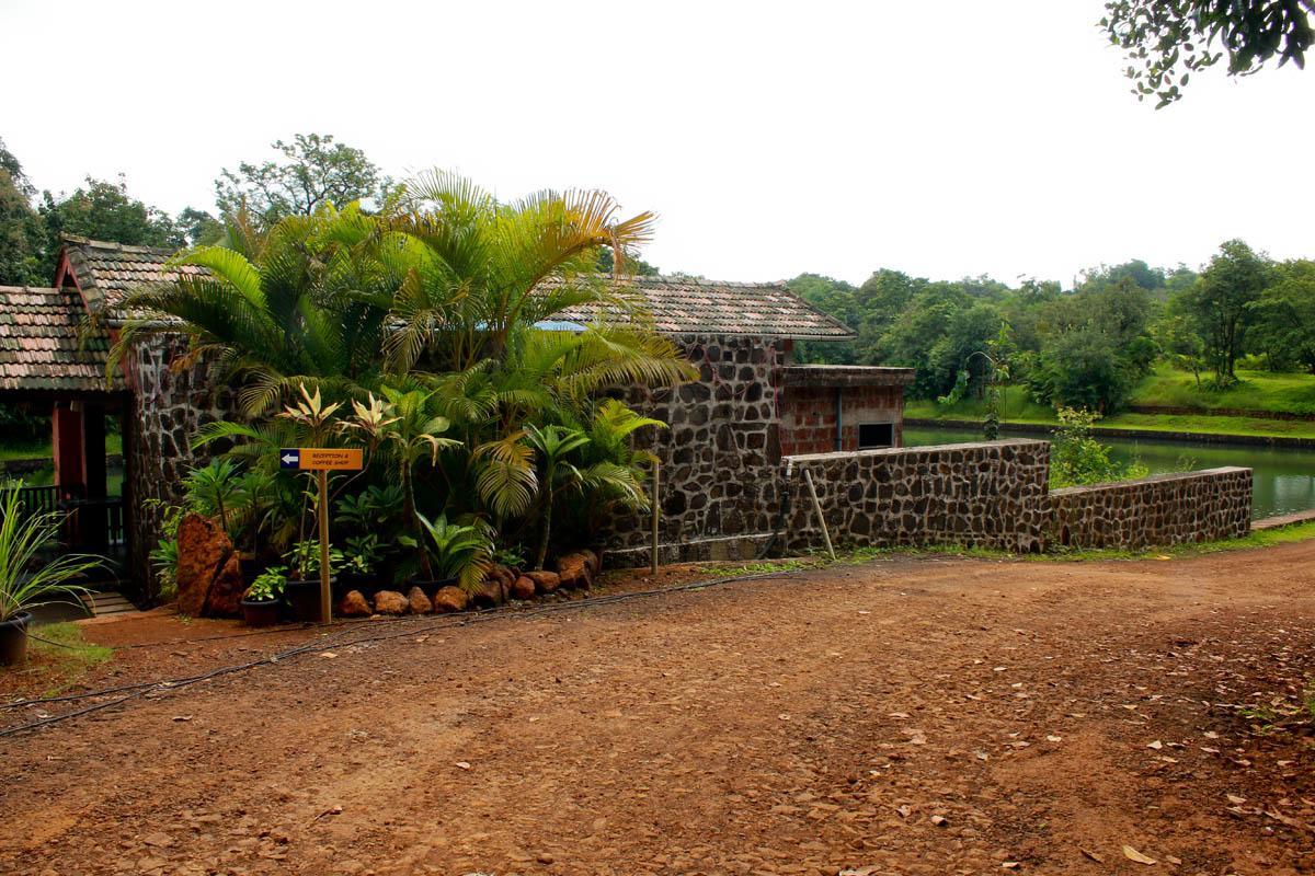 Cherilyn Monta Resort - Ratnagiri Vatul Bagian luar foto