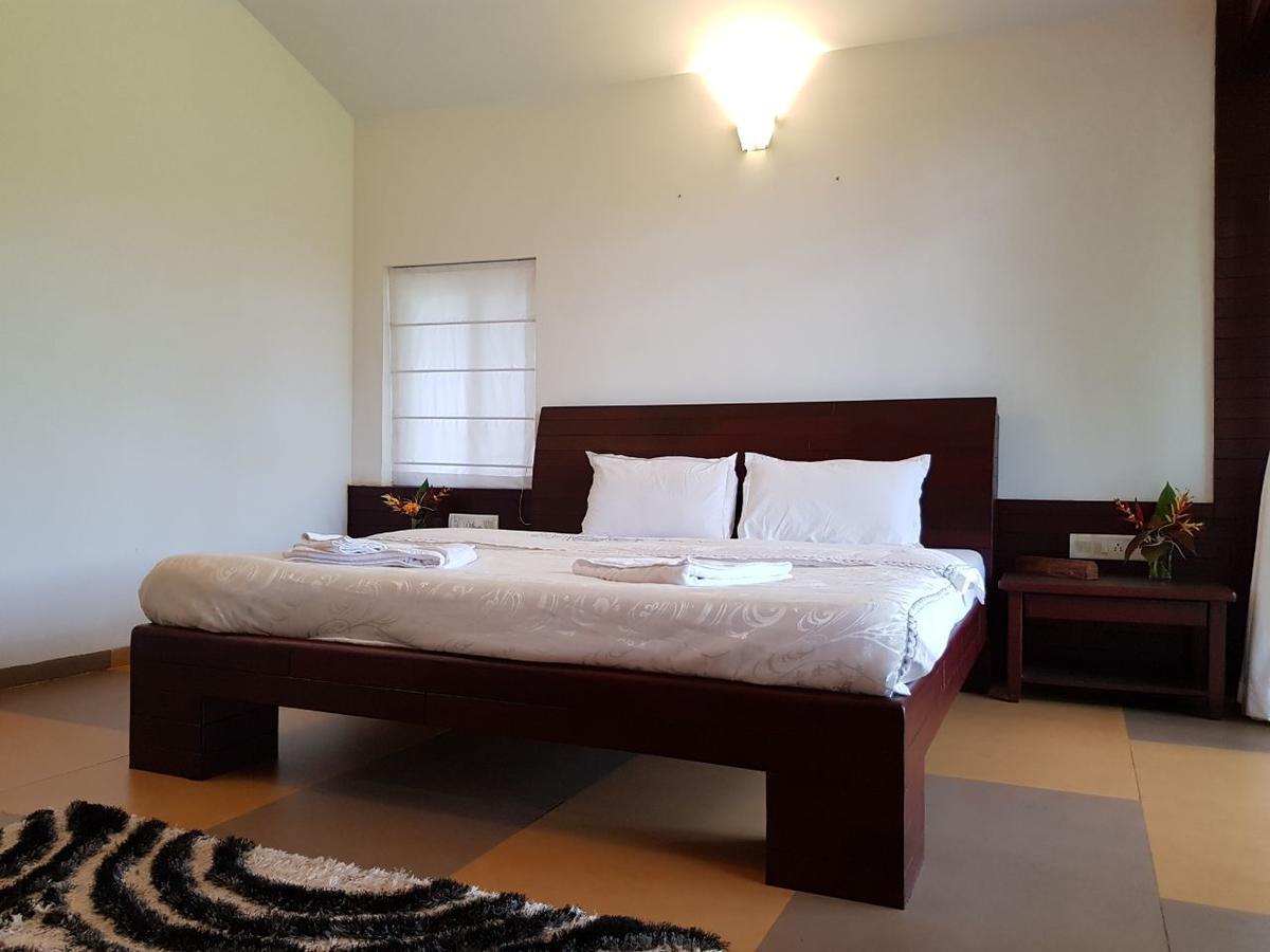 Cherilyn Monta Resort - Ratnagiri Vatul Bagian luar foto