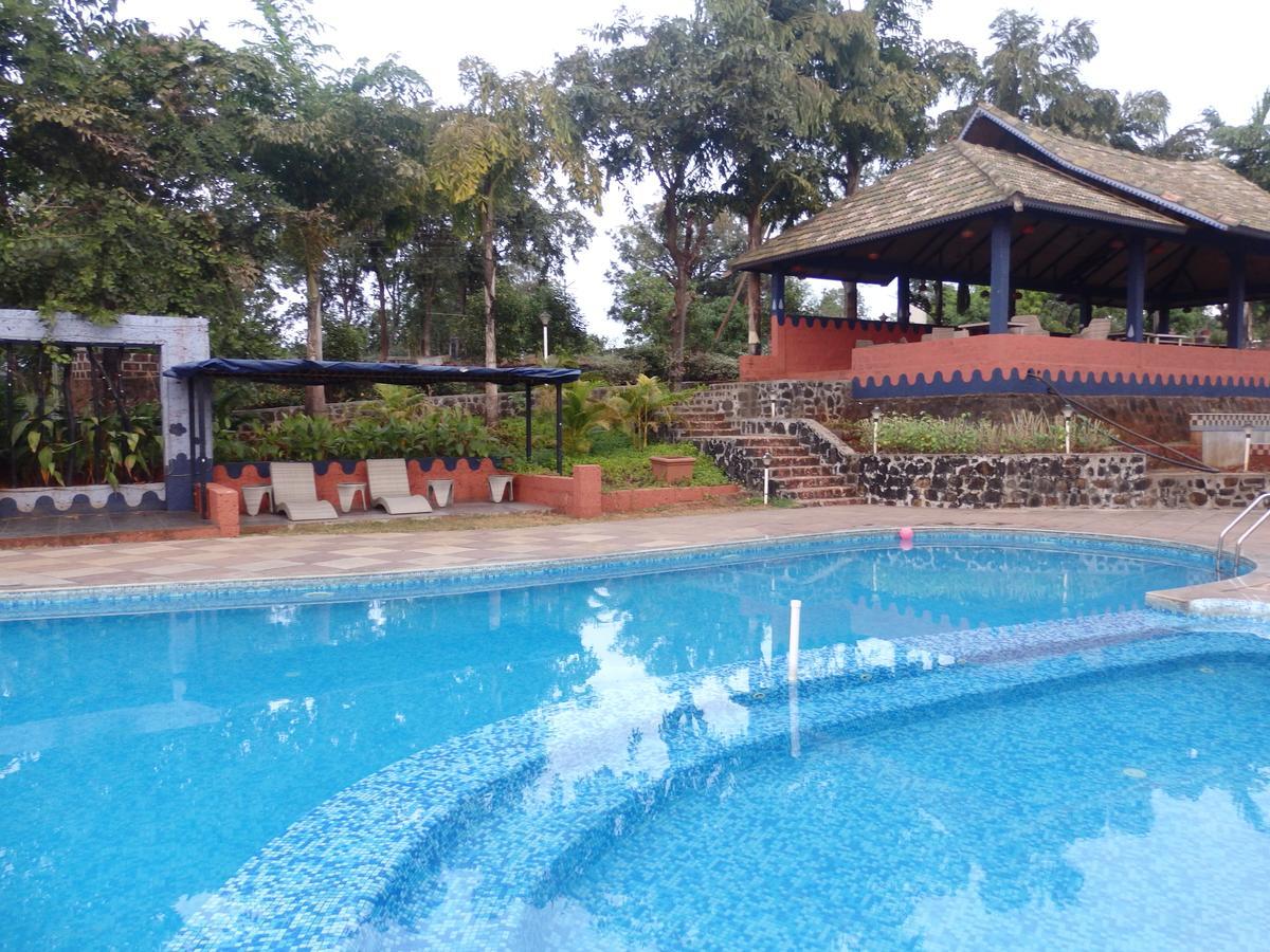 Cherilyn Monta Resort - Ratnagiri Vatul Bagian luar foto