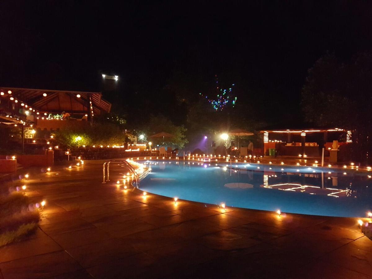 Cherilyn Monta Resort - Ratnagiri Vatul Bagian luar foto
