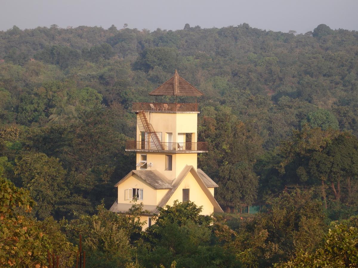 Cherilyn Monta Resort - Ratnagiri Vatul Bagian luar foto