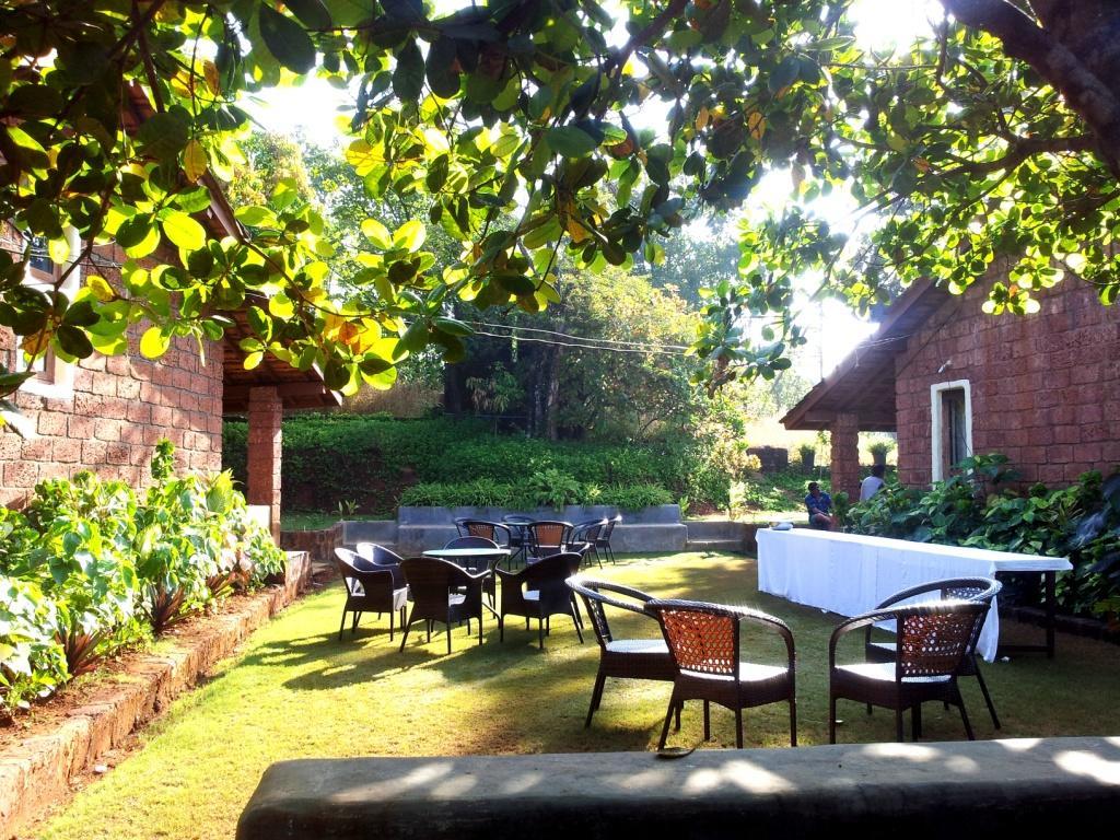 Cherilyn Monta Resort - Ratnagiri Vatul Bagian luar foto